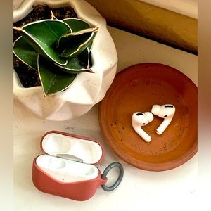 Apple AirPod Pros + case